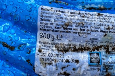 Die geräucherten und eingeschweißten Würste haben das Mindesthaltbarkeitsdatum 22.03.2023.