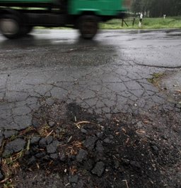 Asphalt der Staatsstraße in Waldkirchen