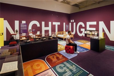 Viele spielerische Elemente machen den Gang durch die Ausstellung "Fake. Die ganze Wahrheit" kurzweilig und interessant. 