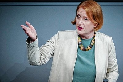 Bundesfamilienministerin Lisa Paus (Grüne) stellt das Demokratiefördergesetz vor.