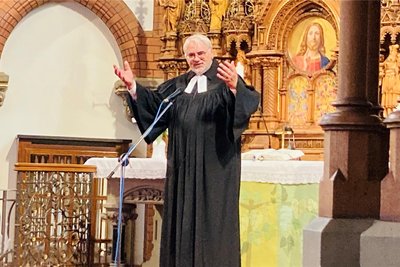 Dieter Bankmann ist am Sonntag mit einem Gottesdienst aus seinem Amt als Auer Superintendent verabschiedet worden.