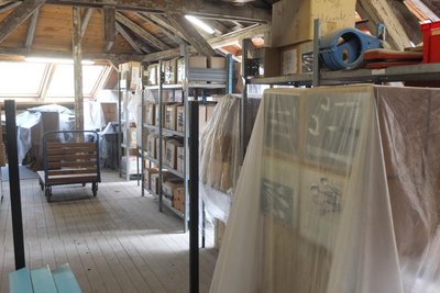 Was von Wellner bleibt: Bei der Räumung des Gebäudes im Jahr 2011 wurde viel vom Inventar der einstigen Besteckfabrik gerettet und eingelagert.