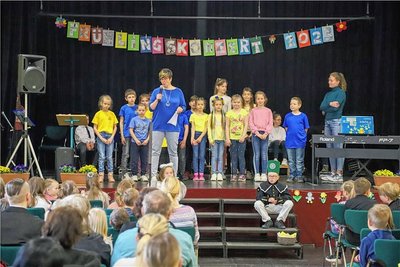 Schulleiterin Katja Schubert eröffnete das Frühlingskonzert der Grundschule. 