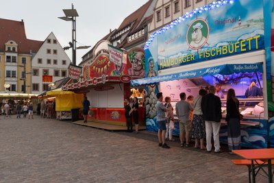 Das Bergstadtfest in Freiberg ist wegen einer Unwetterwarnung unterbrochen worden.
