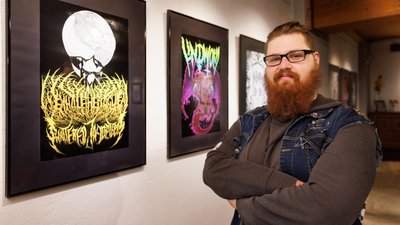 Dan Aschermann drückt sich nicht nur musikalisch, sondern auch zeichnerisch aus. In der Alten Brauerei hat er vor Kurzem einen Teil seiner Bilder ausgestellt und auch schon die ersten Käufer gefunden. 