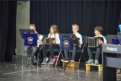 Auch die Bandoniongruppe der Grundschule war am Frühlingskonzert beteiligt. 