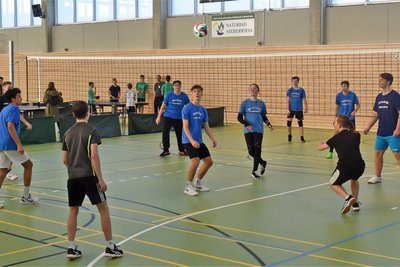 In der Eröffnungswoche der Zweifeld-Sporthalle in Niederwiesa gab es auch ein Volleyball-Match.