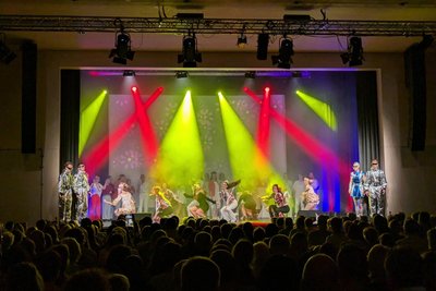 Der Bürgersaal als neues Kulturzentrum in Zschopau – hier mit dem Theaterprojekt „Utopia“ des City-Balletts.