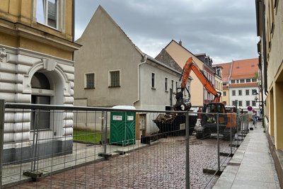 An der Rinnengasse in Freiberg laufen Abrissarbeiten.