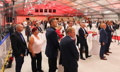 Rund 130 Gäste waren am Freitagabend zur Einweihung der Canada-Life-Kids-Arena gekommen. 