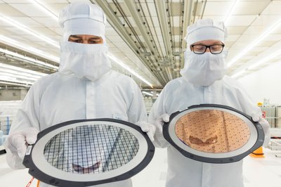 Im neuen Werk von Infineon in Dresden entstehen Chips auf 300-mm-Wafern. 