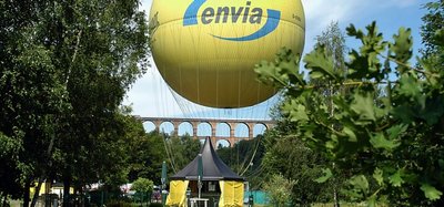
              <p class="artikelinhalt">Bild aus der Blütezeit vogtländischer Luftschifffahrt. Der alte Ballon könnte ein neues Zuhause in Dresden finden. </p>
            