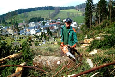 Daniel Meinel war mit dabei, als 2008 in Zwota die Schäden vom Sturm Emma aufgearbeitet wurden.