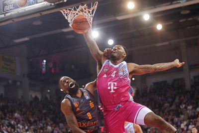 Jeff Garrett beim Hinspiel in Bonn. Dort wurde er beim 86:82-Sieg seines Teams gegen Chemnitz zum Matchwinner.