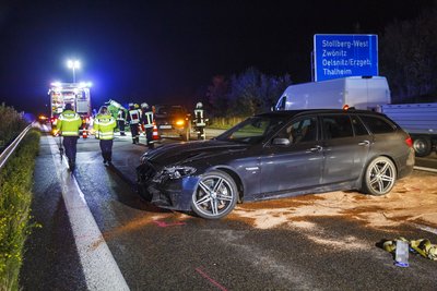 In der Nacht zu Montag ist auf der A 72 kurz vor der Abfahrt Stollberg-West ein BMW auf einen VW geprallt.