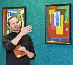 Michael Knauth gilt als Impulsgeber der Werkschau. Er stellte den Kontakt zum Sohn des 1989 verstorbenen Künstlers Rudolf Letzig her, der der Bergstadt 34 Werke übereignete. 