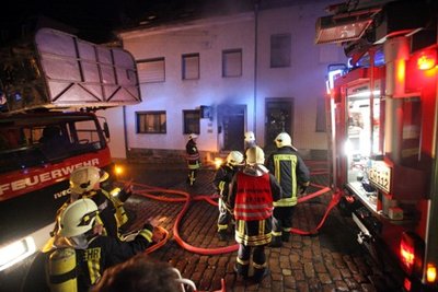 39 Feuerwehrleute mussten am Freitagabend in Meerane einen Brand löschen.