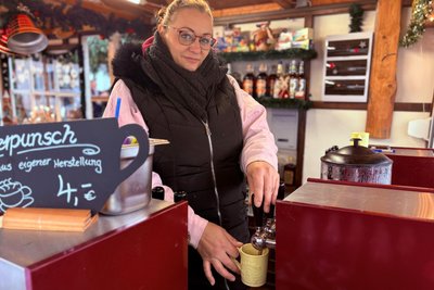 Eine Verlängerung der Öffnungszeiten ist für Jenny Stransky keine Option. Nach vier Wochen Schneeberger Weihnachtsmarkt gehören die Fest- und Zwischentage ihrer Familie.
