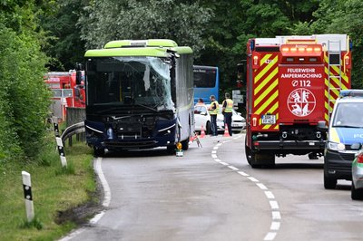 Mehr als 100 Rettungskräfte waren nach dem Unfall im Landkreis Dachau im Einsatz.