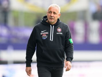 Aues Trainer Pavel Dotchev.