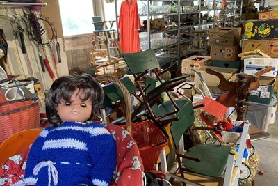 Vom Besteck bis zur Bestuhlung - mit ihrer DDR-Sammlung wollte Anja Gürtler ursprünglich ein DDR-Hotel eröffnen.