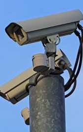 
              <p class="artikelinhalt">Versteckt oder offensichtlich: Überwachungskameras sind immer häufiger anzutreffen. </p>
            