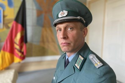 Der Adorfer Schauspieler Rolf Bach spielt Volkspolizist Wagner.