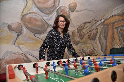 Wie sollen sich die Jugendclubs im Vogtlandkreis - im Bild Denise Schiemann von der Goldenen Sonne in Oelsnitz - weiterentwickeln?