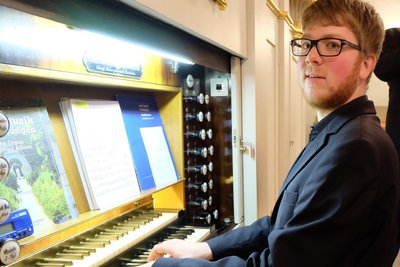 Andreas Conrad, der Kantor von Zschorlau, spielt am Samstag an der Jehmlich-Orgel.