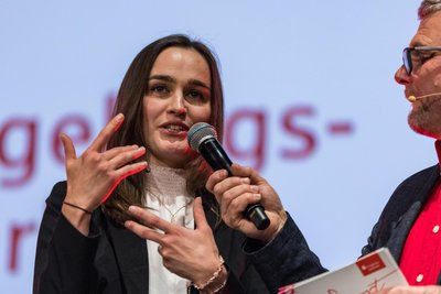 Doppel-Weltmeisterin Selina Freitag aus Breitenbrunn war Ehrengast bei der Sporttalente-Gala in Zschopau.