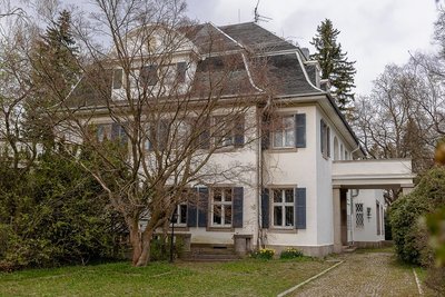 Die leerstehende Villa stand schon einmal zum Verkauf.