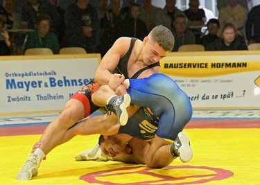 Pausa/Plauens Oleksandr Kuruch führte in seinem Kampf bereits mit 10:0, musste sich dann aber noch dem Thalheimer Dennis Aleksandryuk (links) mit 10:20 geschlagen geben. 