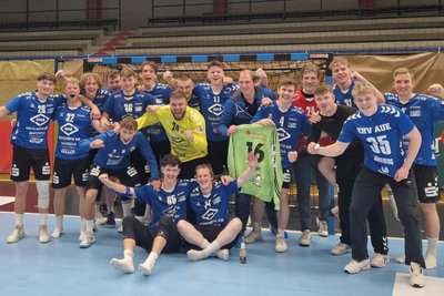 Das Auer Juniorteam der Saison 2024/25 hat viel Lehrgeld zahlen müssen. Doch zum Schluss gelang noch einmal ein verdienter Sieg.