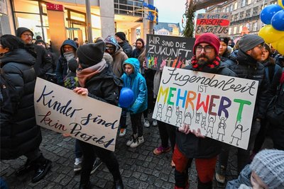 Erst vor gut einem halben Jahr hatten in Chemnitz Pläne zu möglichen Kürzungen bei Angeboten für Kinder und Jugendliche zu Protesten geführt.