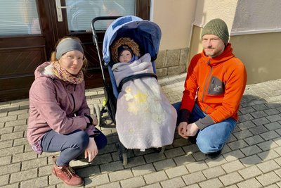 Sophie und Daniel Scheibner mit dem kleinen Sohn Paul. Ehemann Daniel war am Sonntag wählen gewesen.