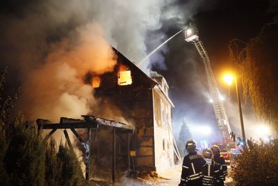 Das Wohnhaus wurde durch das Feuer komplett zerstört.