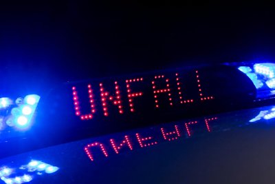 Auf der A 72 sorgte die glatte Fahrbahn für einen Unfall.