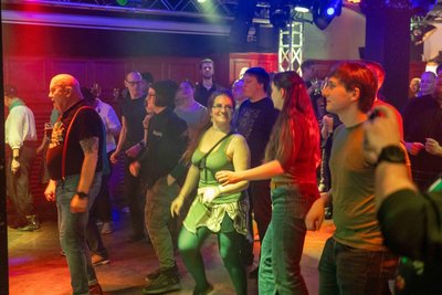 Rund 80 Gäste feierten den nachgeholten St.-Patrick‘s-Day-Abend in der Alten Mensa Freiberg.