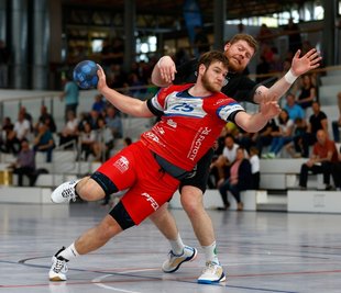 Stefan Staude (am Ball) trumpfte gegen Köthen auf. Er war mit acht Toren bester Werfer seines Team. 