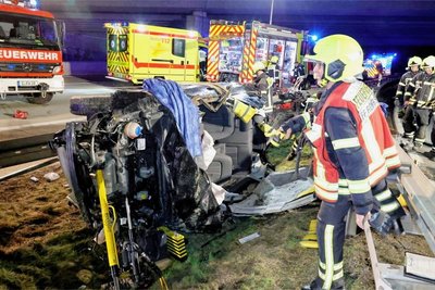 Zu einem Unfall ist es am Donnerstagabend auf der A 4 in Höhe Kreuz Chemnitz gekommen.