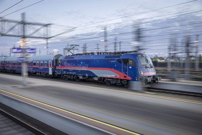 Zum Frühstück ins Kaffeehaus: Der „Nightjet“ der Österreichischen Bundesbahnen verbindet Dresden mit Wien.