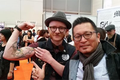 Thomas Walther mit Hirokazu Mizutani (r.), Chef des gleichnamigen japanischen Familienunternehmens, das hochwertige Scheren in Handarbeit fertigt.