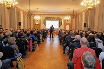 Mit mehr als 200 Gästen war der Städtische Festsaal bis auf den letzten Platz gefüllt. 