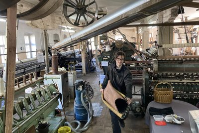 Wird ab Juni fest als Textilmeister angestellt - Industriemeister Philipp Bley.