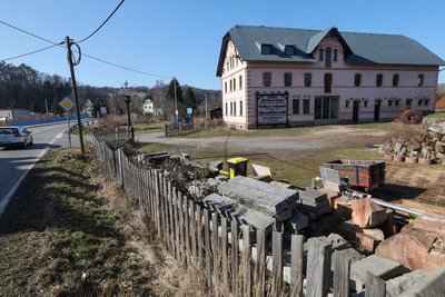 Hier auf dem Gelände der Obermühle in Niederlungwitz befand sich bis vor Kurzem „Kurtis Mühlenimbiss“.