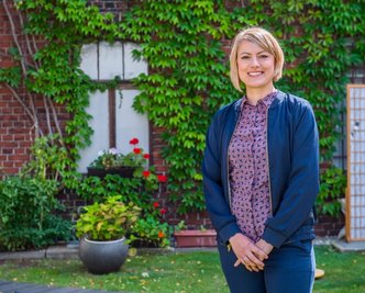 Bundestagskandidatin Clara Anne Bünger (Die Linke) ist in Freiberg aufgewachsen. Gerechtigkeit und Menschenrechte sind ihre beiden bestimmenden Themen. Neu ist das politische Parkett für sie nicht. 