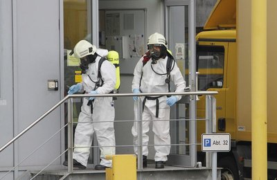 Weil ein Brief eine unbekannte Substanz absonderte, ist am Montag die Feuerwehr mit Spezialkräften angerückt. 