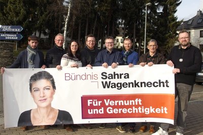 Diese acht Kandidaten wollen für das BSW in den Chemnitzer Stadtrat (von links): Enrico Hilbert, Dietmar Holz, Jeanette Wilfer, Nico Rudolph, Olaf Richter, Ronny Kupke, Ralf Becker, Torsten Schmidt.