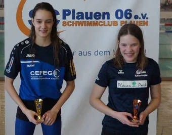 Isabel Schwarzbach vom SC Plauen 06 (links) war die Siegerin des Jahrgangs 2009, während ihre Vereinskameradin Charlotte Weidhase (rechts) den 3.Platz belegte.