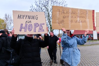 Viele Menschen litten merklich mit und verfolgten das Geschehen aufmerksam.